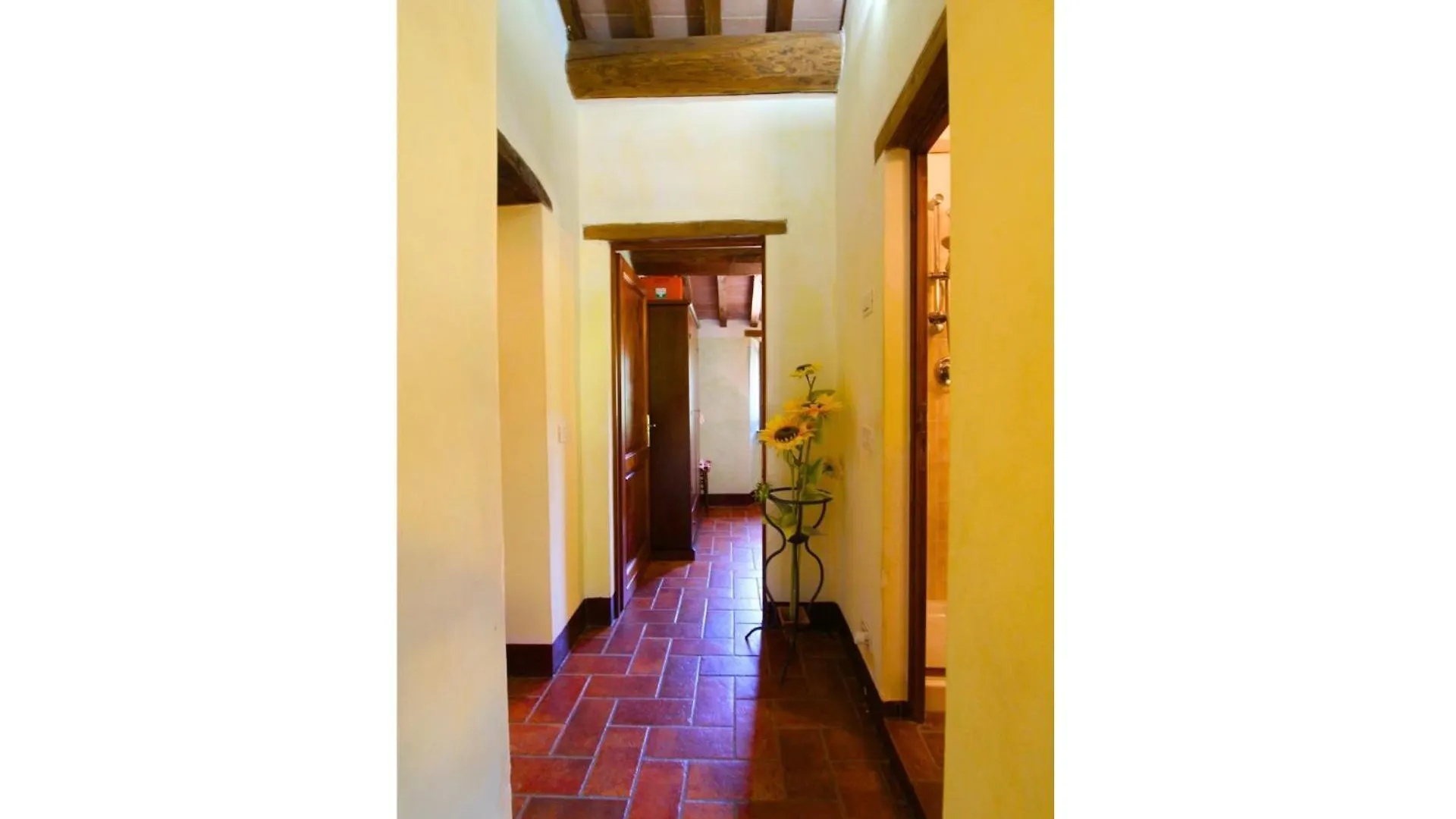 La Montanina Villa Polvano 0*,  Italy